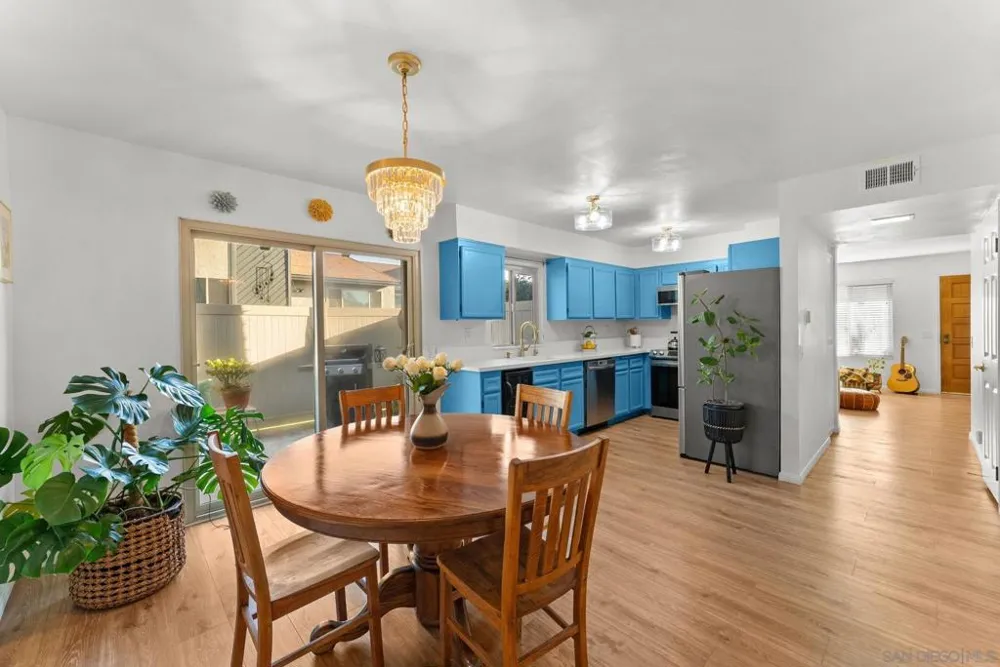 5631 Lake Park Way #6 La Mesa, CA 91942