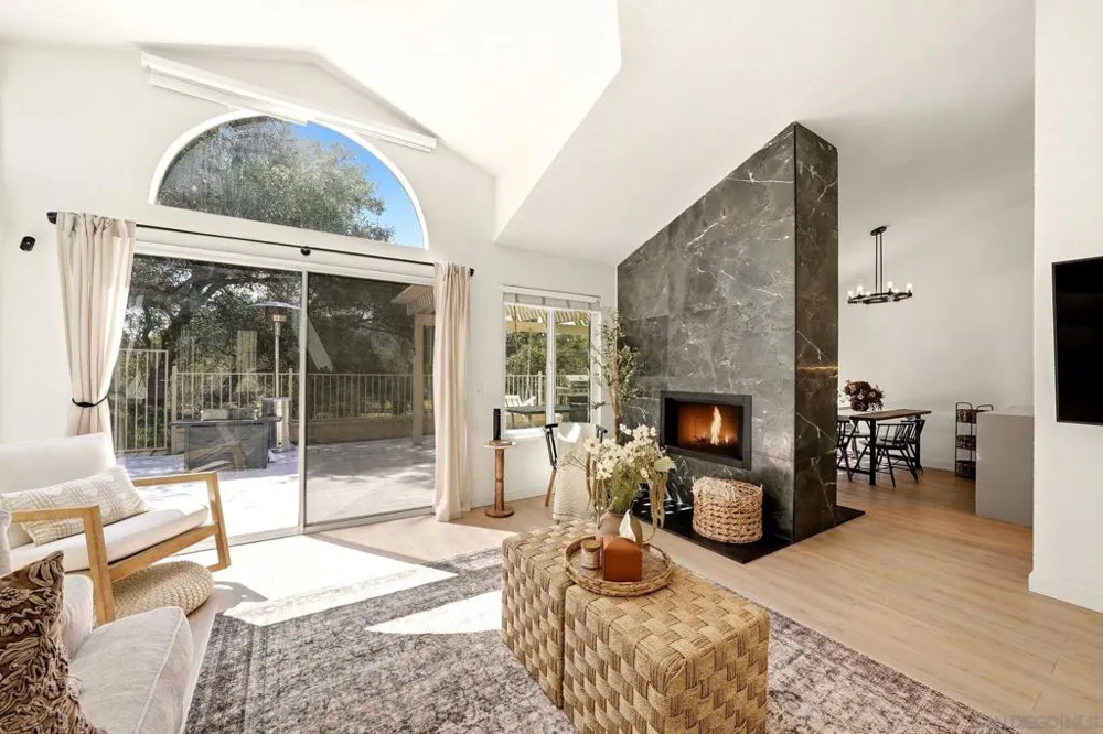 8981 Circle R View Escondido, CA 92026