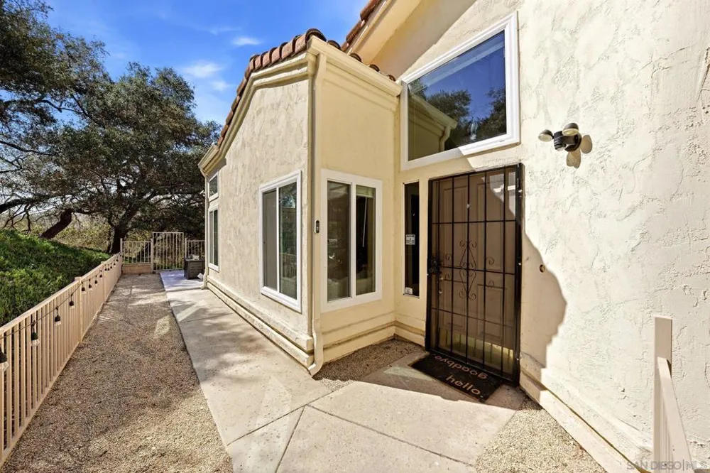 8981 Circle R View Escondido, CA 92026