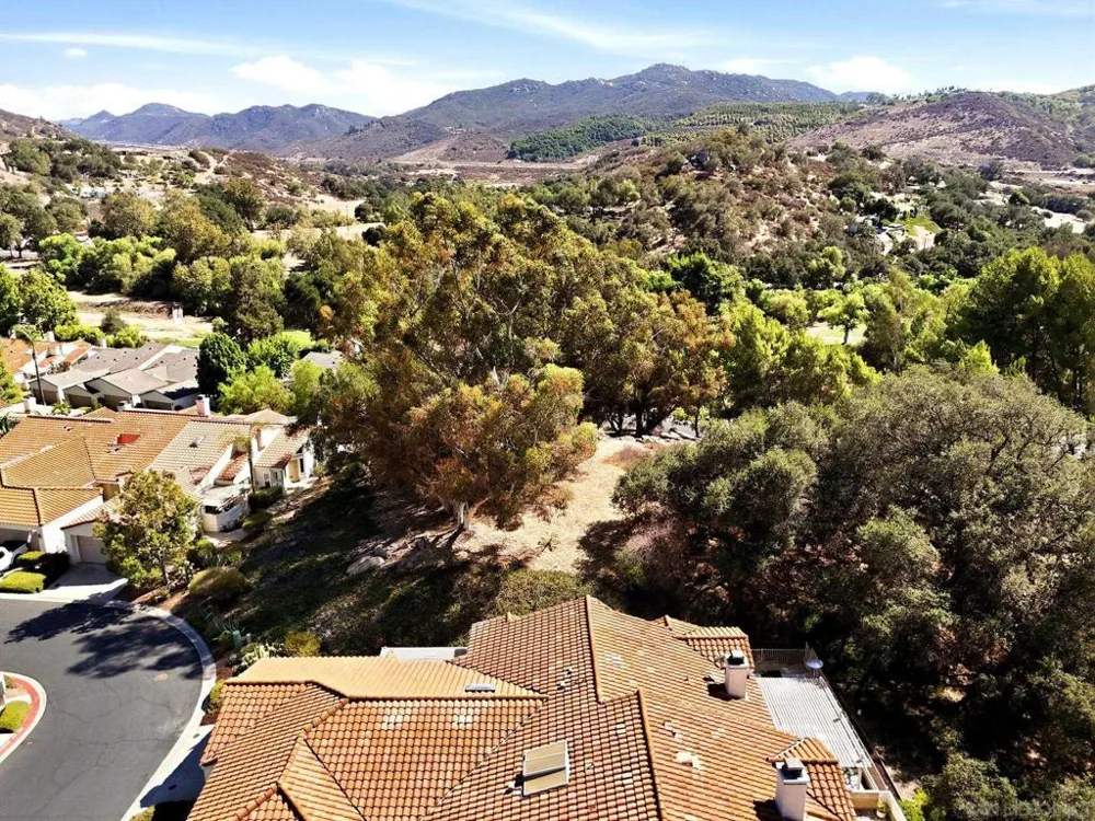8981 Circle R View Escondido, CA 92026