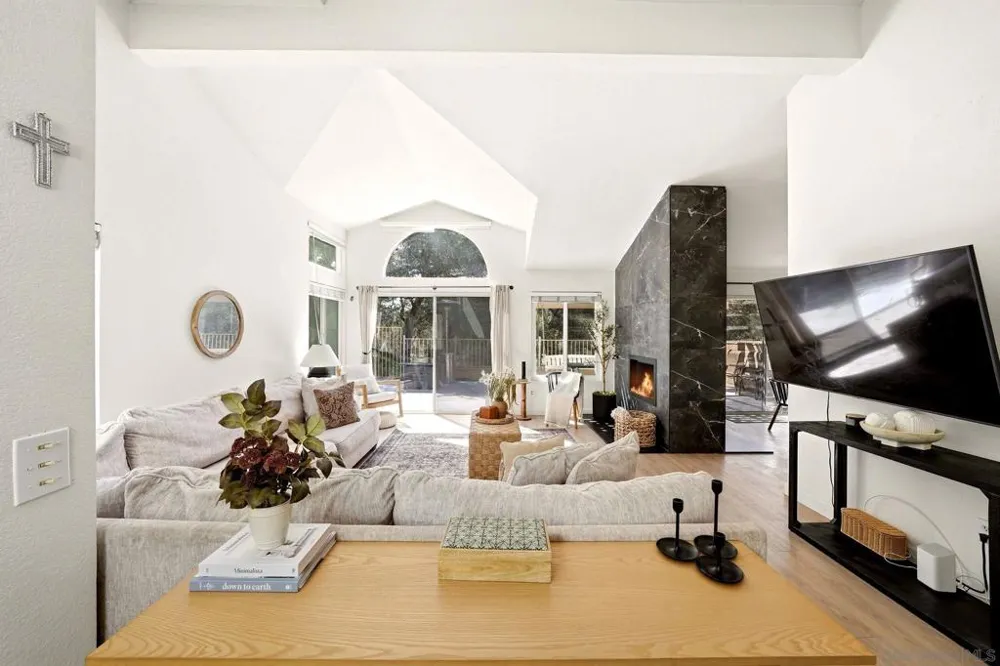 8981 Circle R View Escondido, CA 92026