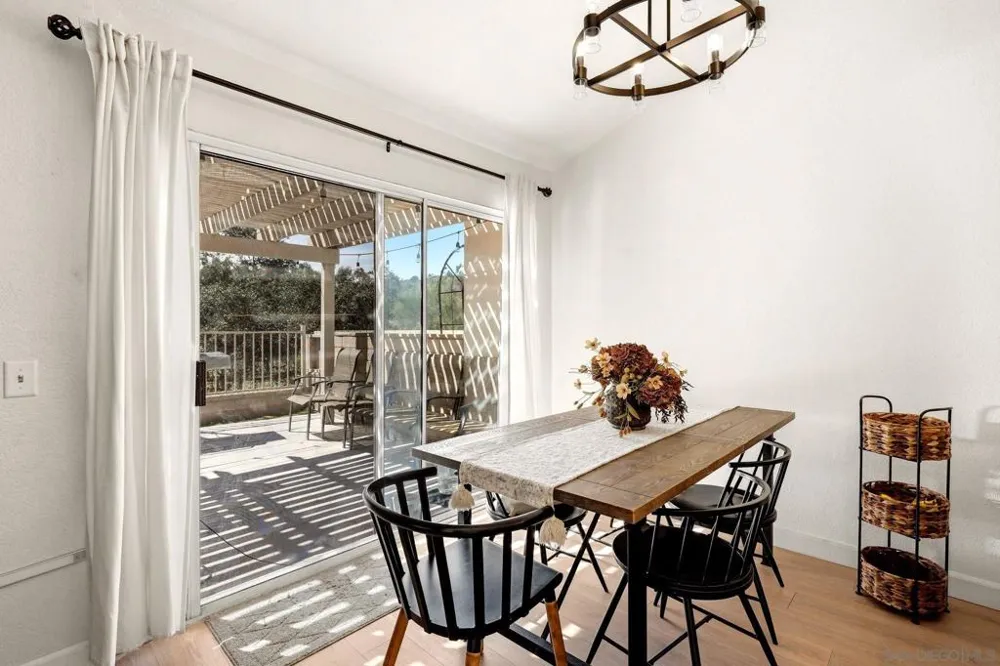 8981 Circle R View Escondido, CA 92026