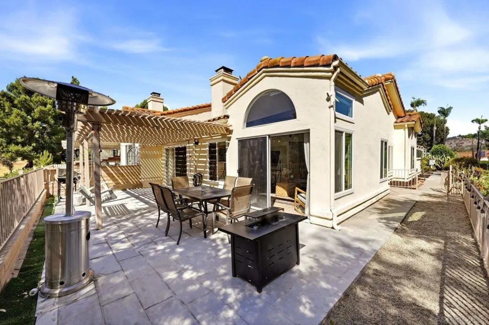 8981 Circle R View Escondido, CA 92026