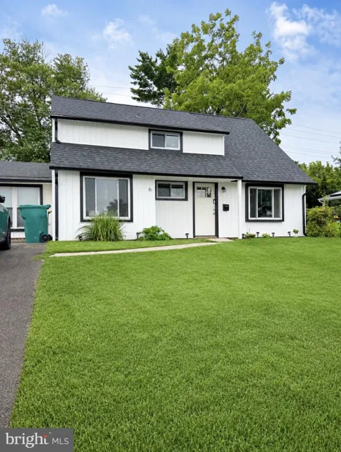 6 ROUNDWOOD LANE
