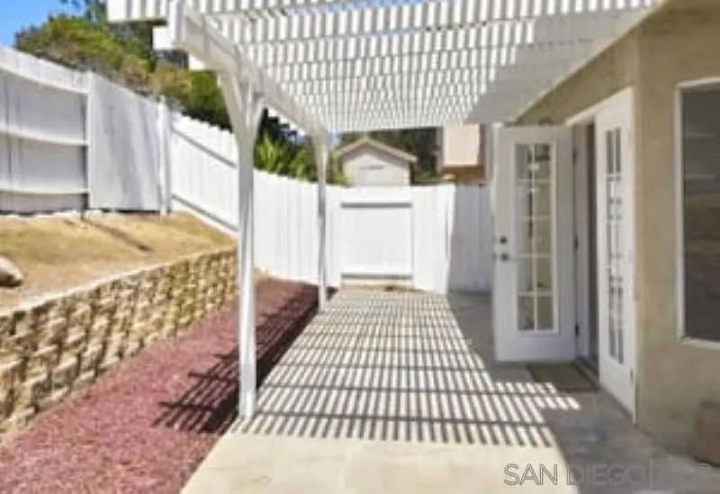 633 Thunder Gln Escondido, CA 92027