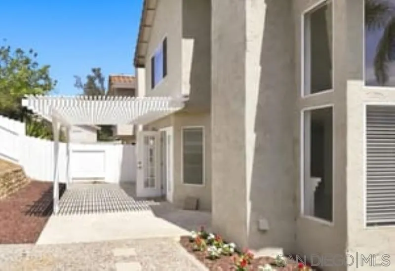 633 Thunder Gln Escondido, CA 92027