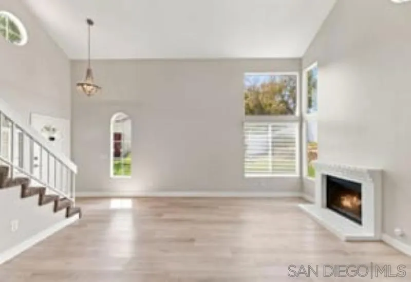 633 Thunder Gln Escondido, CA 92027