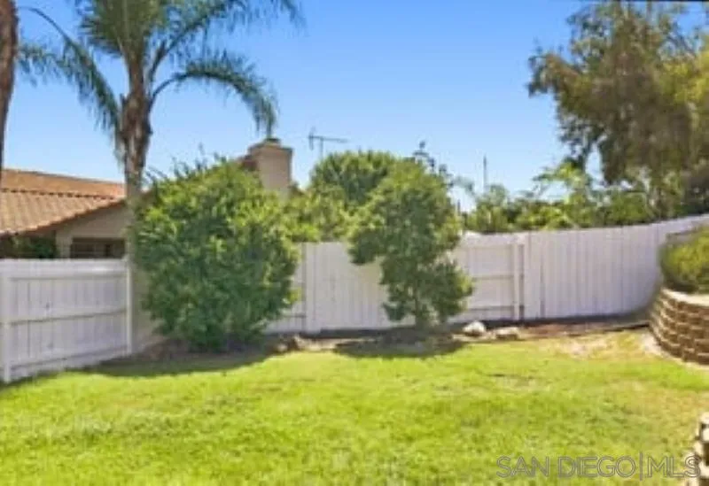 633 Thunder Gln Escondido, CA 92027