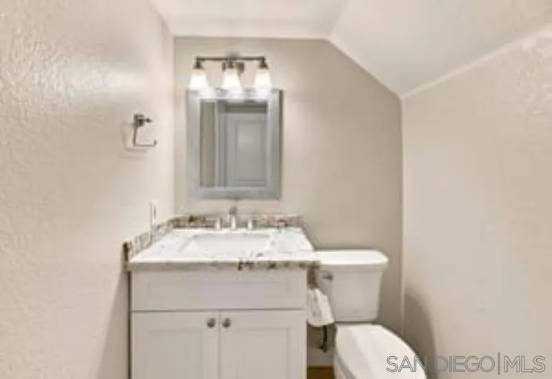 633 Thunder Gln Escondido, CA 92027