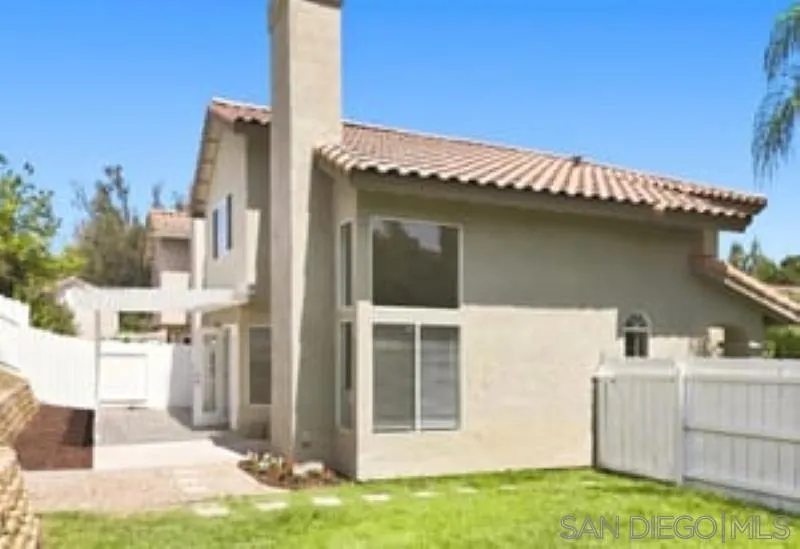 633 Thunder Gln Escondido, CA 92027