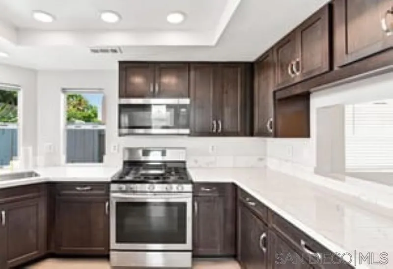 633 Thunder Gln Escondido, CA 92027