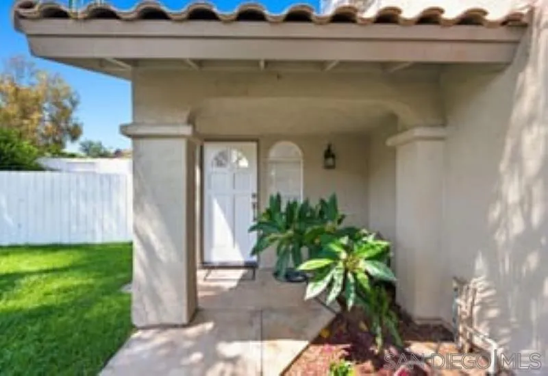 633 Thunder Gln Escondido, CA 92027