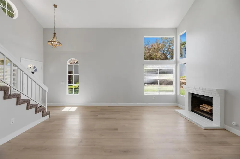 633 Thunder Gln Escondido, CA 92027