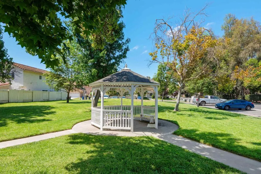 633 Thunder Gln Escondido, CA 92027