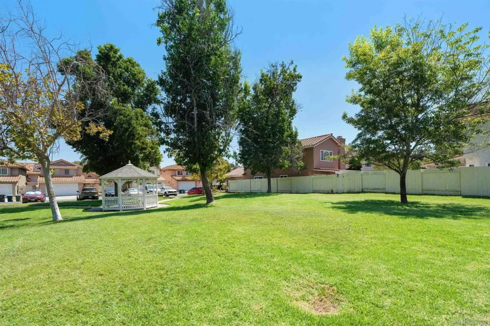 633 Thunder Gln Escondido, CA 92027
