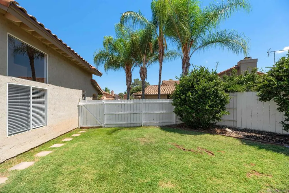 633 Thunder Gln Escondido, CA 92027