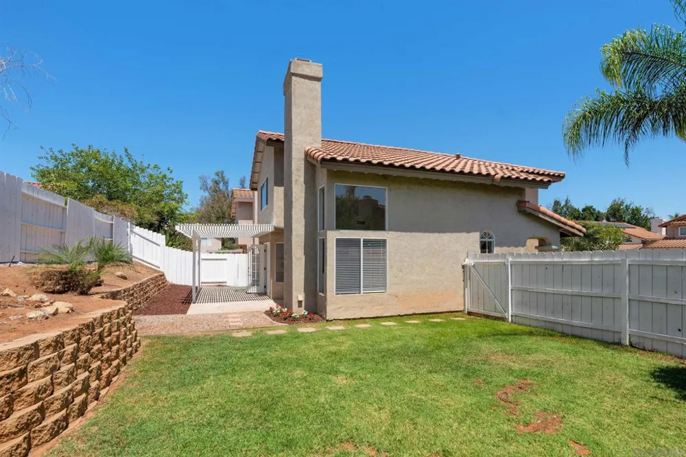 633 Thunder Gln Escondido, CA 92027