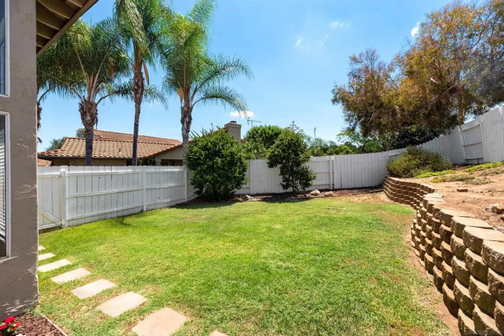 633 Thunder Gln Escondido, CA 92027