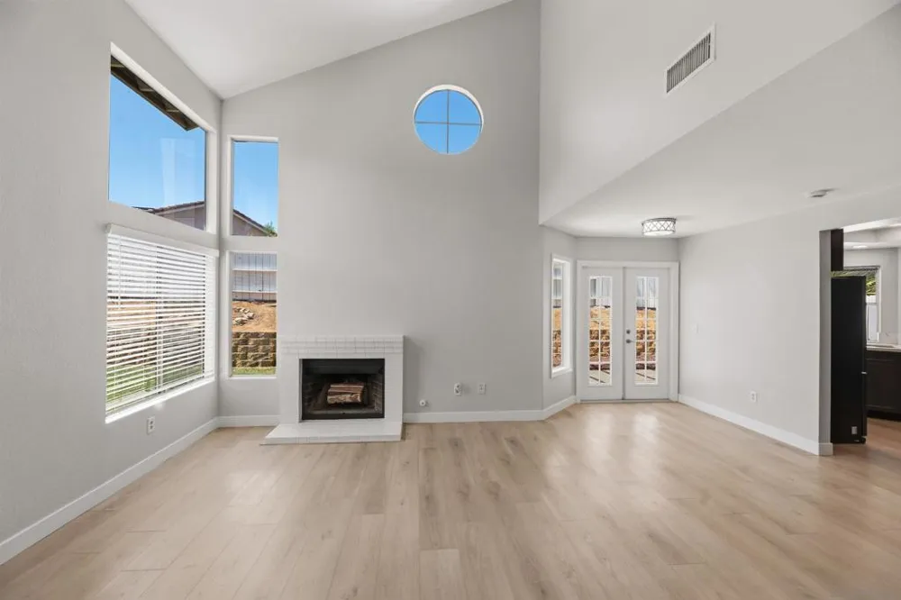 633 Thunder Gln Escondido, CA 92027