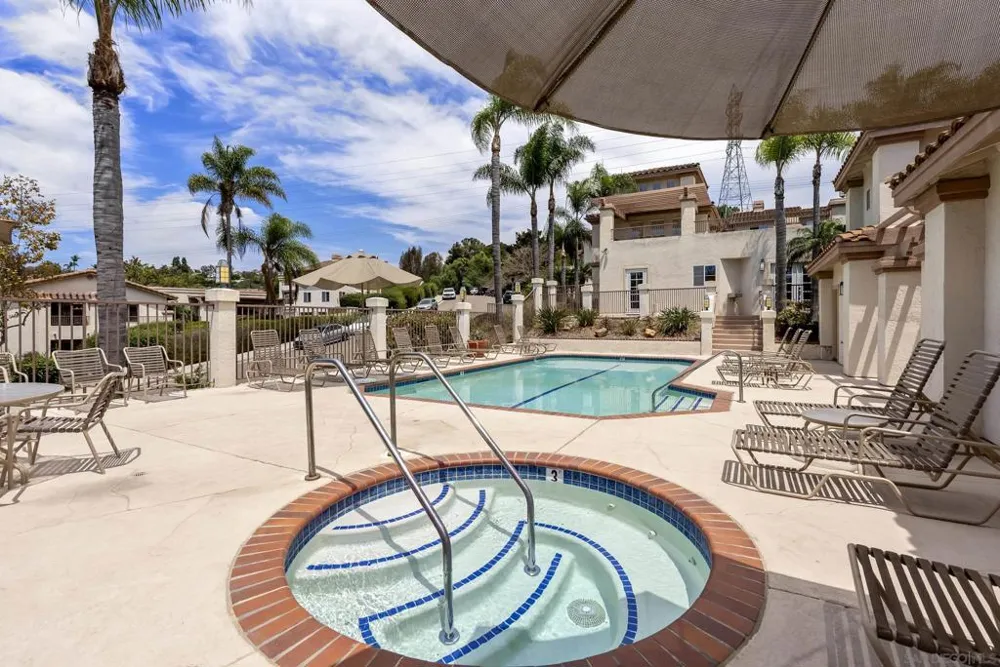 7439 Altiva Place Carlsbad, CA 92009
