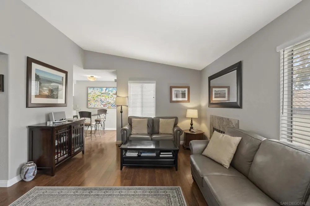 7439 Altiva Place Carlsbad, CA 92009