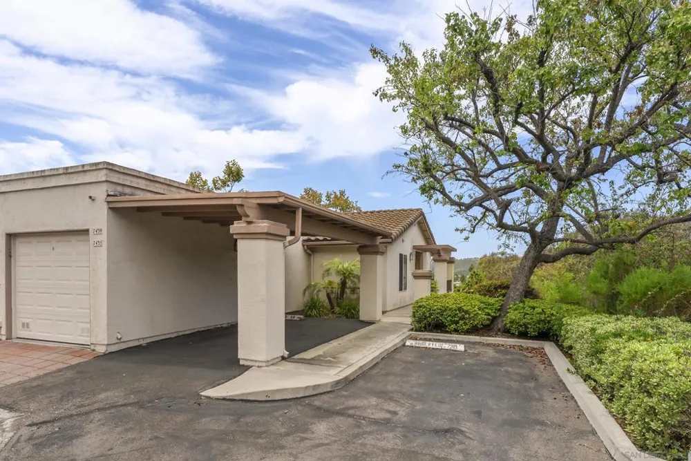 7439 Altiva Place Carlsbad, CA 92009