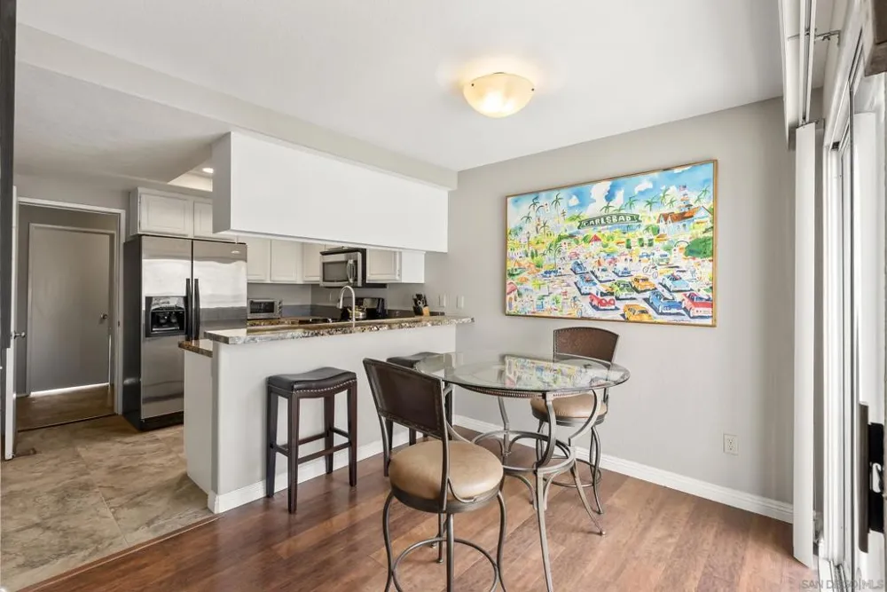 7439 Altiva Place Carlsbad, CA 92009