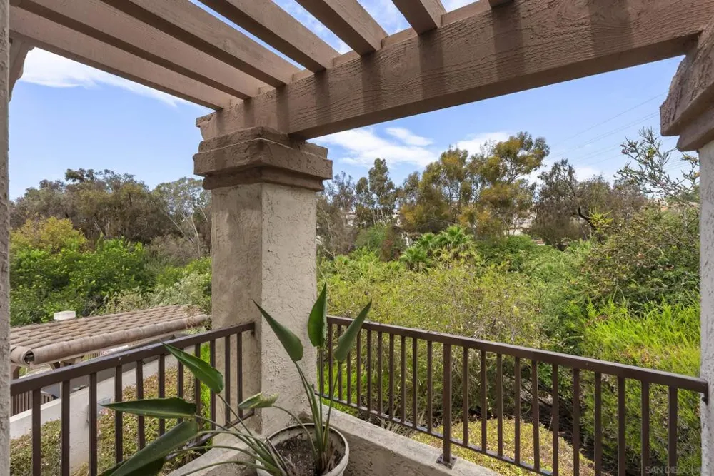 7439 Altiva Place Carlsbad, CA 92009
