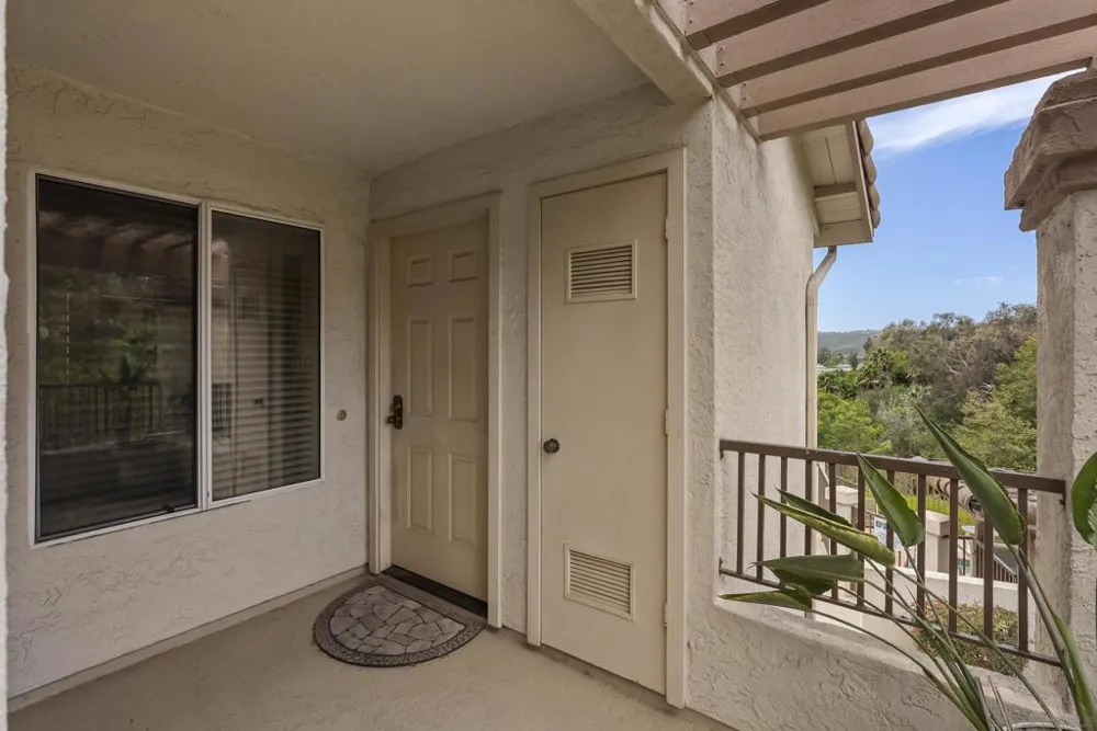 7439 Altiva Place Carlsbad, CA 92009