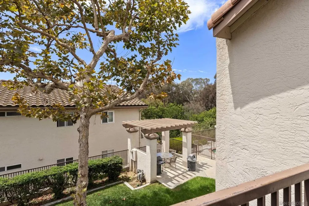 7439 Altiva Place Carlsbad, CA 92009