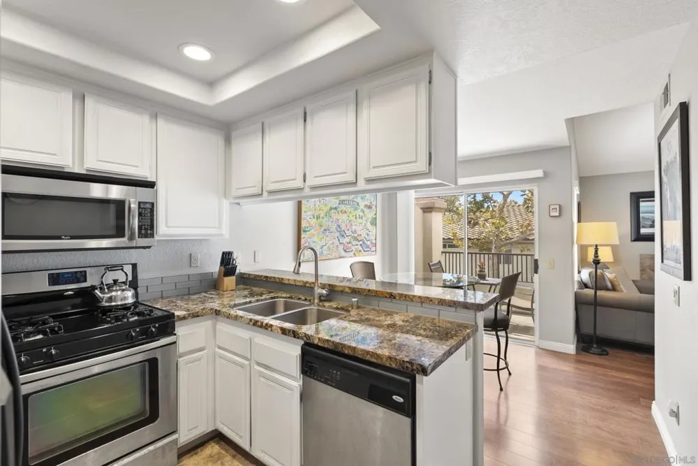 7439 Altiva Place Carlsbad, CA 92009