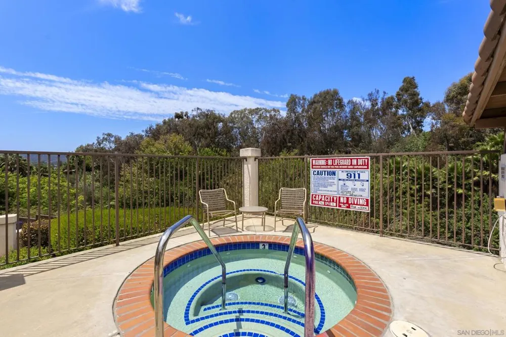 7439 Altiva Place Carlsbad, CA 92009