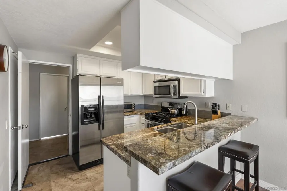 7439 Altiva Place Carlsbad, CA 92009