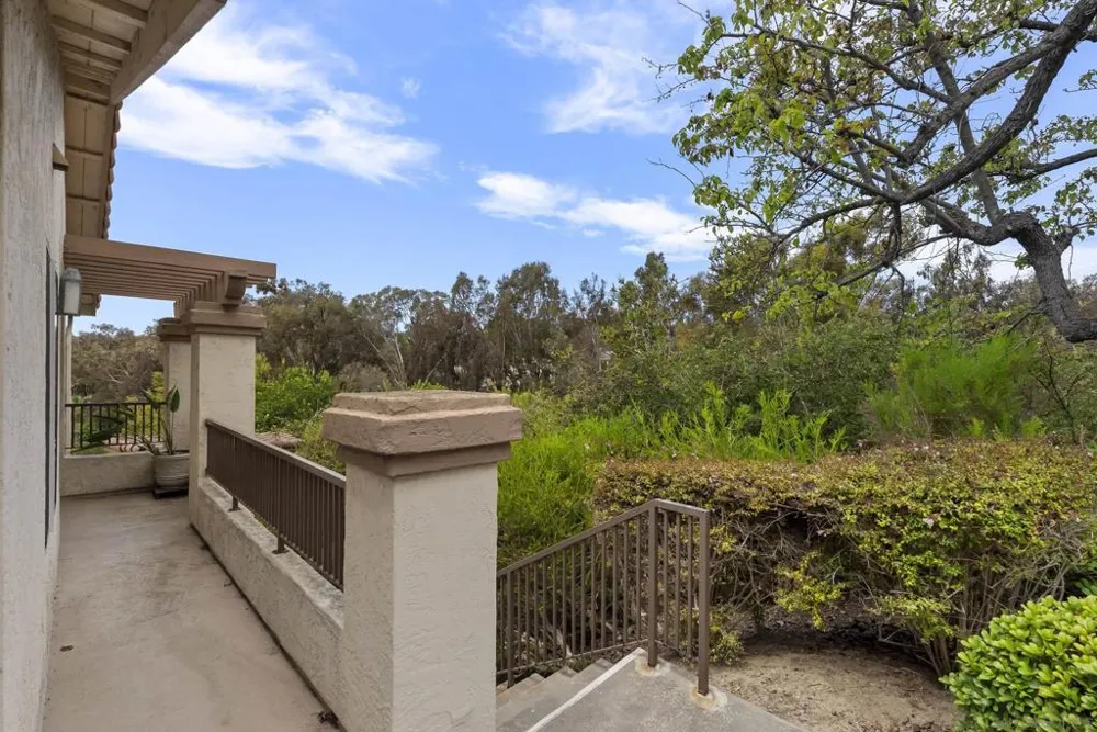 7439 Altiva Place Carlsbad, CA 92009
