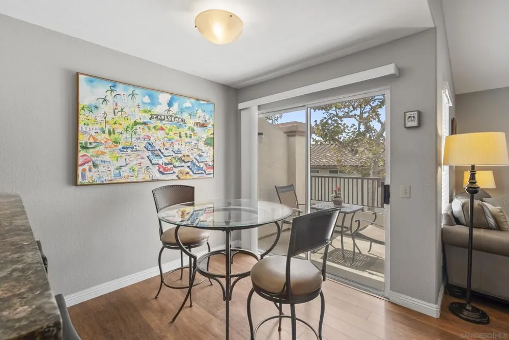 7439 Altiva Place Carlsbad, CA 92009