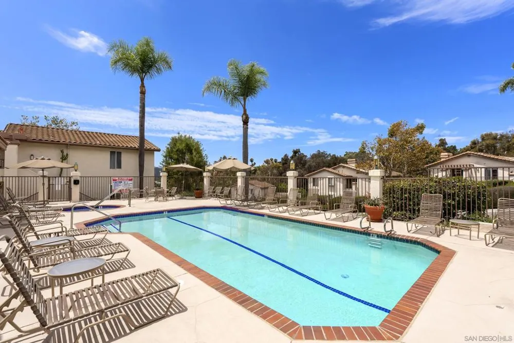 7439 Altiva Place Carlsbad, CA 92009