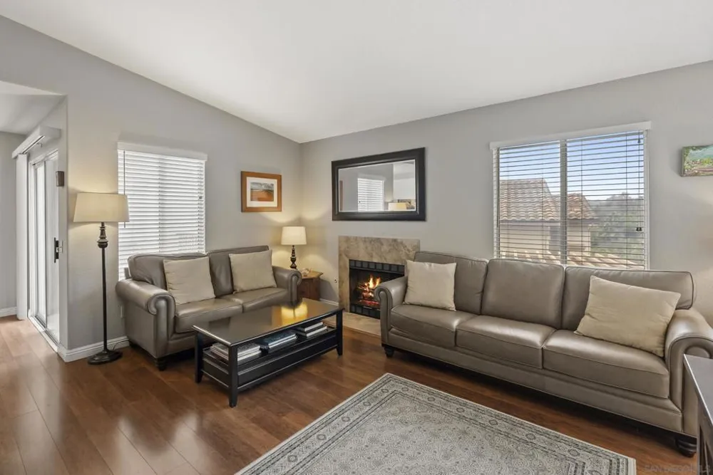 7439 Altiva Place Carlsbad, CA 92009