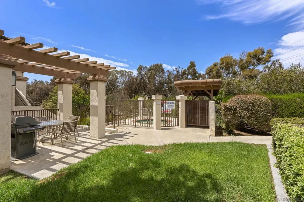 7439 Altiva Place Carlsbad, CA 92009