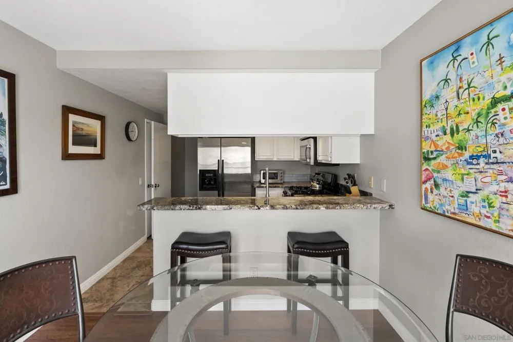 7439 Altiva Place Carlsbad, CA 92009