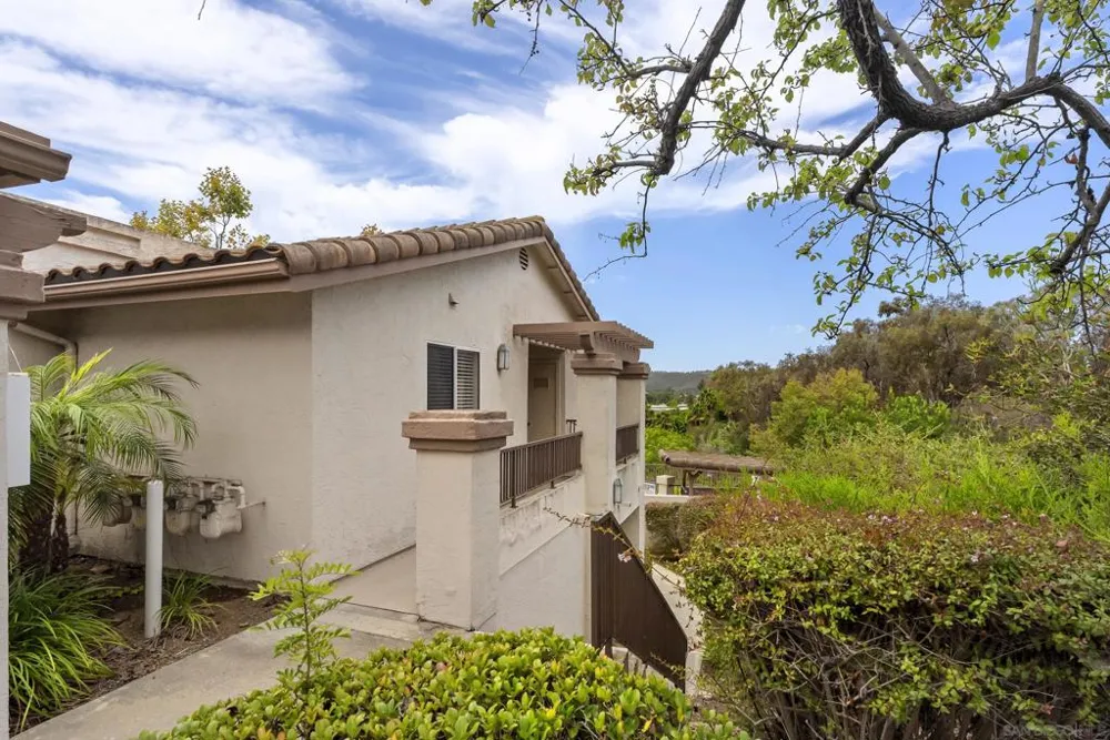 7439 Altiva Place Carlsbad, CA 92009