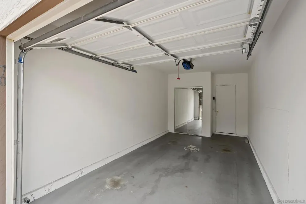 7439 Altiva Place Carlsbad, CA 92009