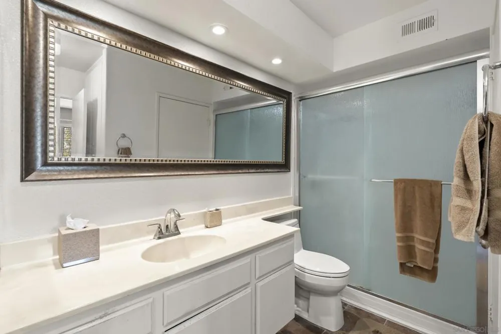 7439 Altiva Place Carlsbad, CA 92009