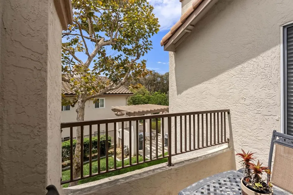 7439 Altiva Place Carlsbad, CA 92009
