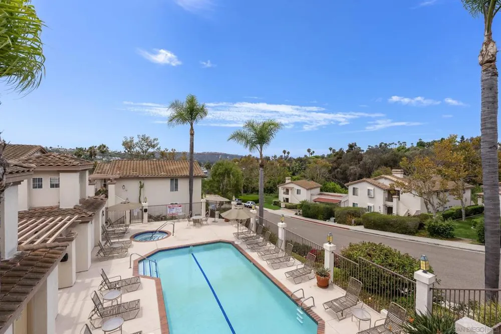 7439 Altiva Place Carlsbad, CA 92009