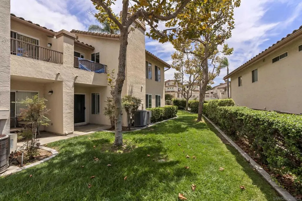 7439 Altiva Place Carlsbad, CA 92009