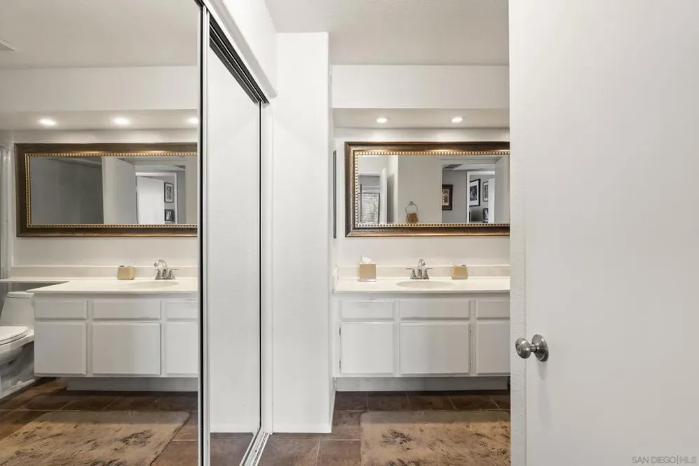 7439 Altiva Place Carlsbad, CA 92009