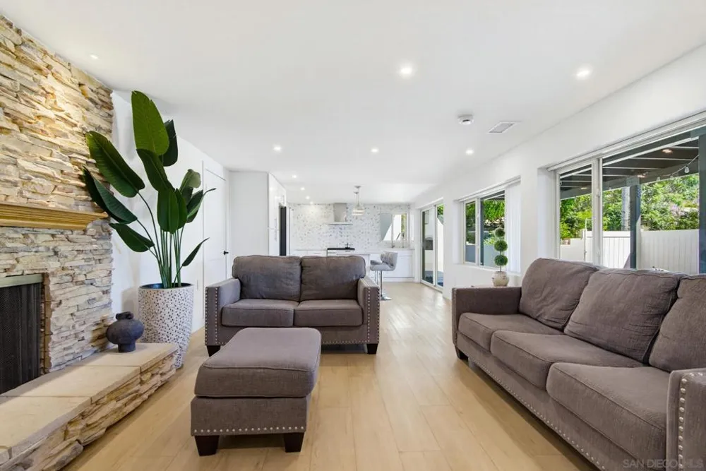 9165 San Juan Place La Mesa, CA 91941