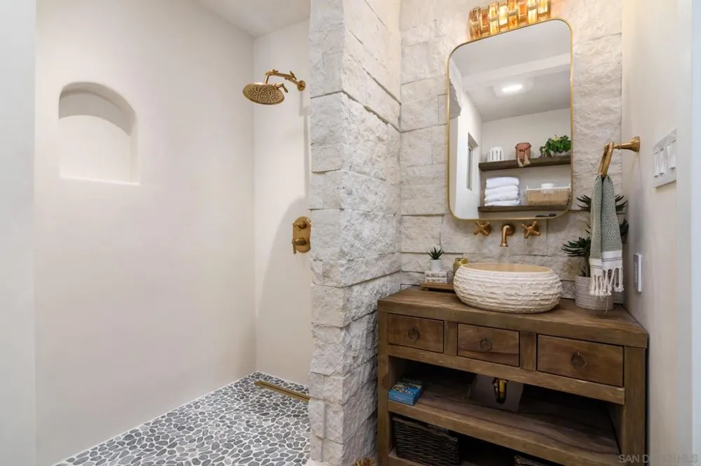 9165 San Juan Place La Mesa, CA 91941