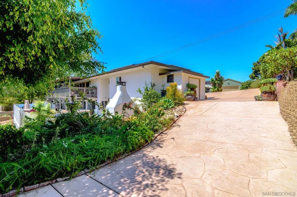 9165 San Juan Place La Mesa, CA 91941