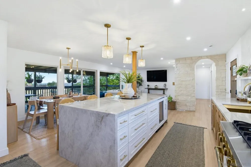 9165 San Juan Place La Mesa, CA 91941